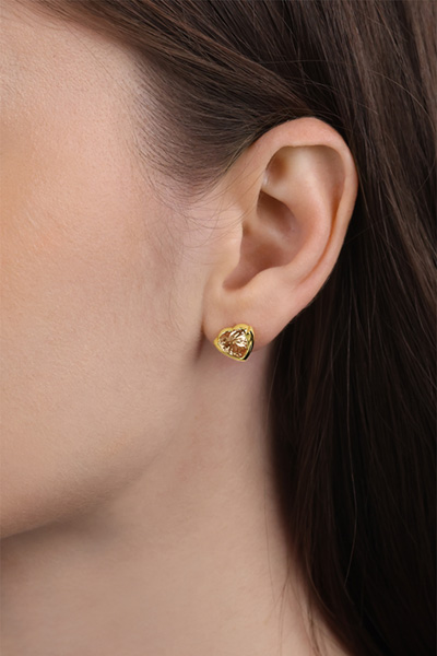 Führt zu Produktdetailseite „Ohrstecker mit Zirkonia in Gold"