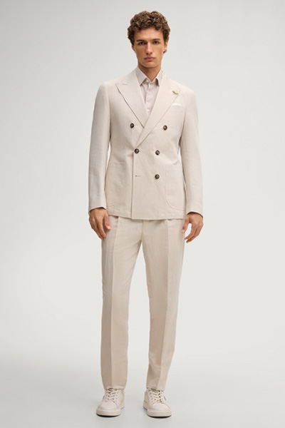 Leads to product detail page "Heazy-Rennet suit in light beige"