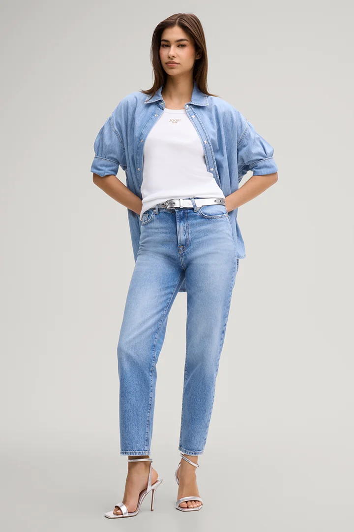 Leads to product detail page "Tana Ribbed Top in White"