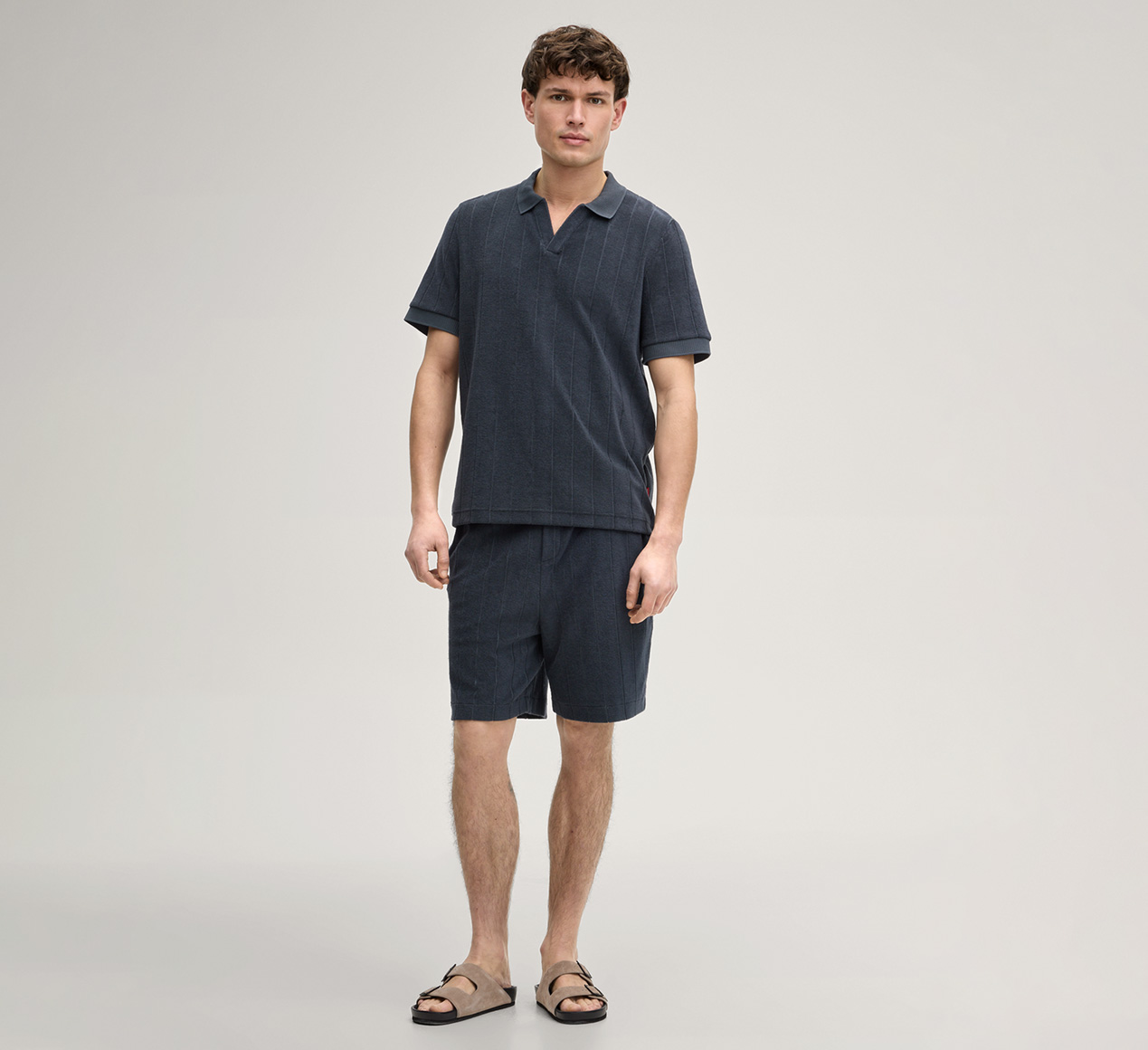 JOOP! präsentiert das Produkt Sweatshorts Wana in Navy gestreift aus der Kategorie Hosen & Chinos