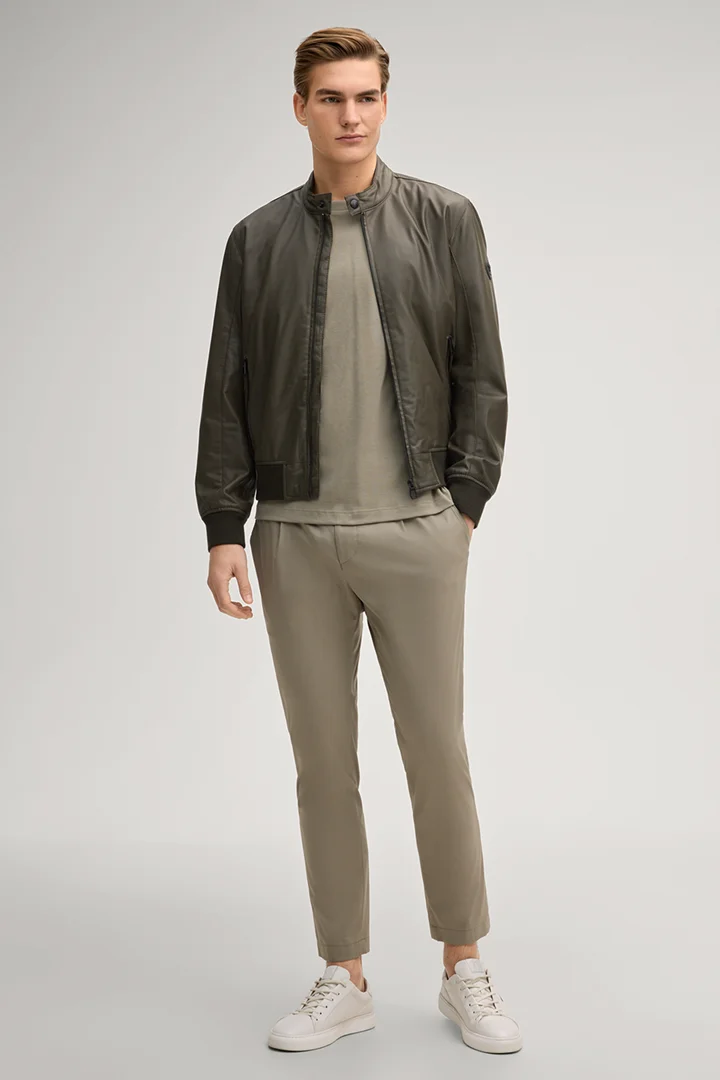 Leads to product detail page "Priamo T-shirt in khaki"