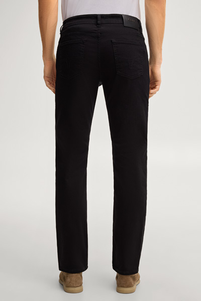 Leads to product detail page "Mitch Jeans in Black"