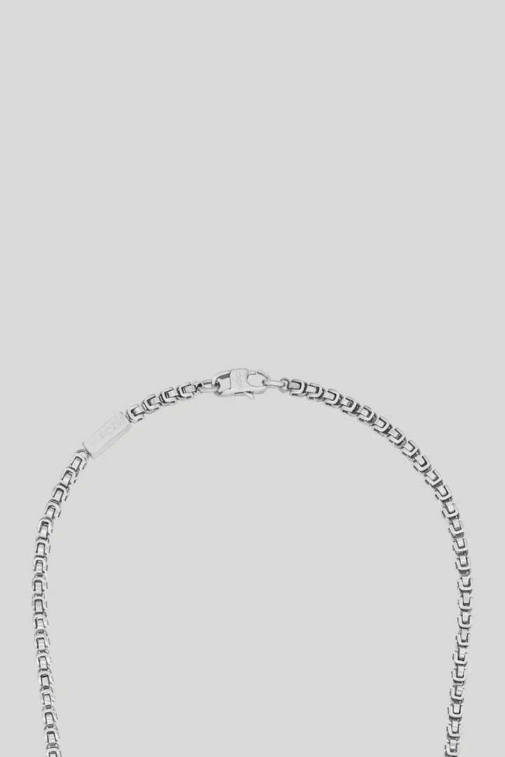 Prowadzi do strony produktu „Naszyjnik ze stali nierdzewnej w kolorze srebrnym"