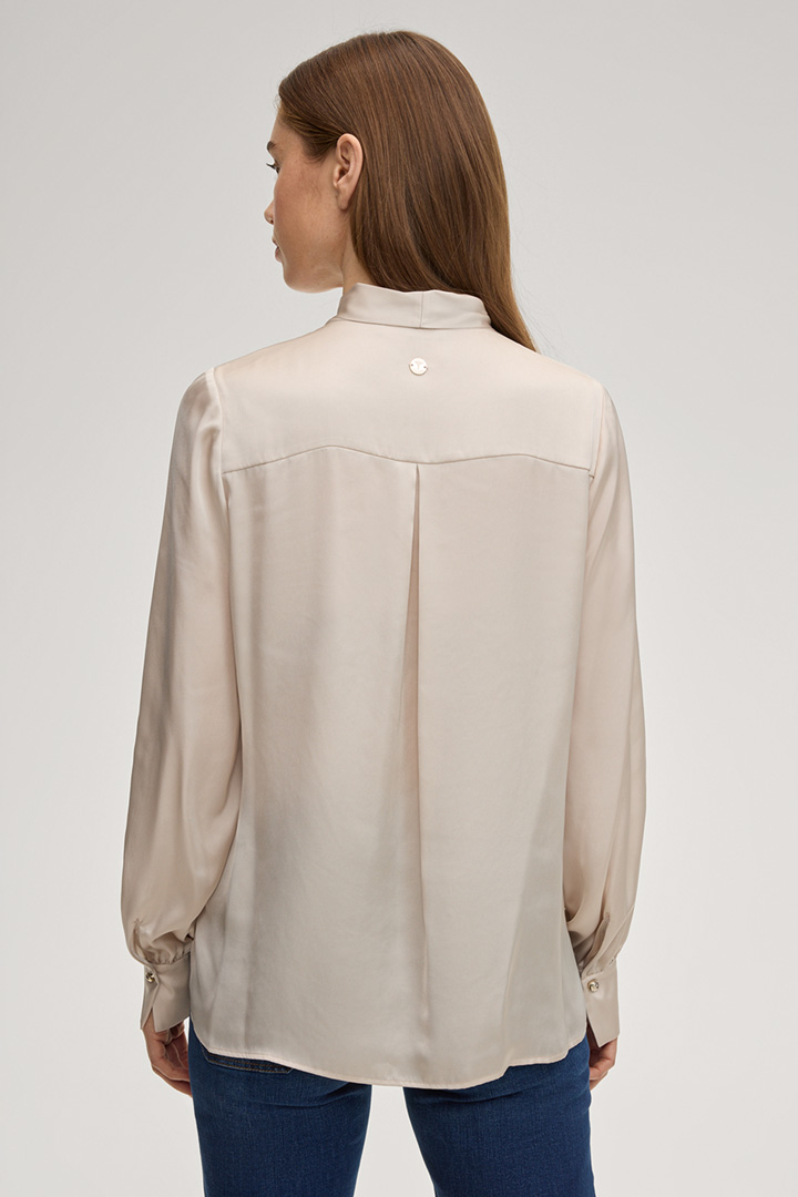 Satinbluse in Hellbeige