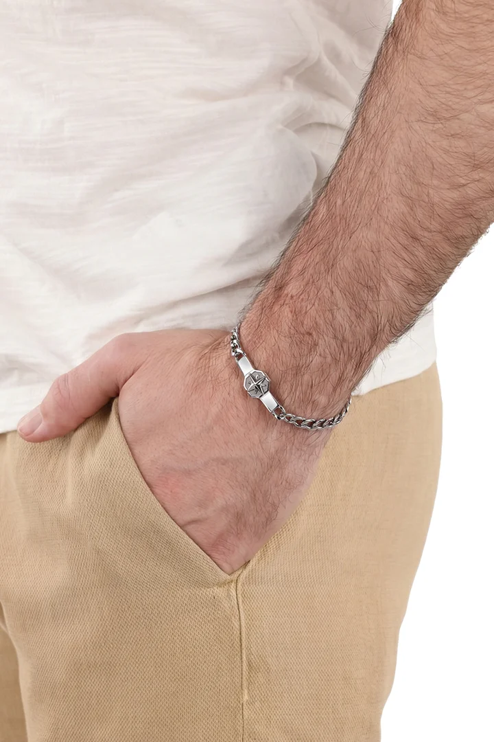 Prowadzi do strony produktu „Bransoletka ze srebrnym wisiorkiem"