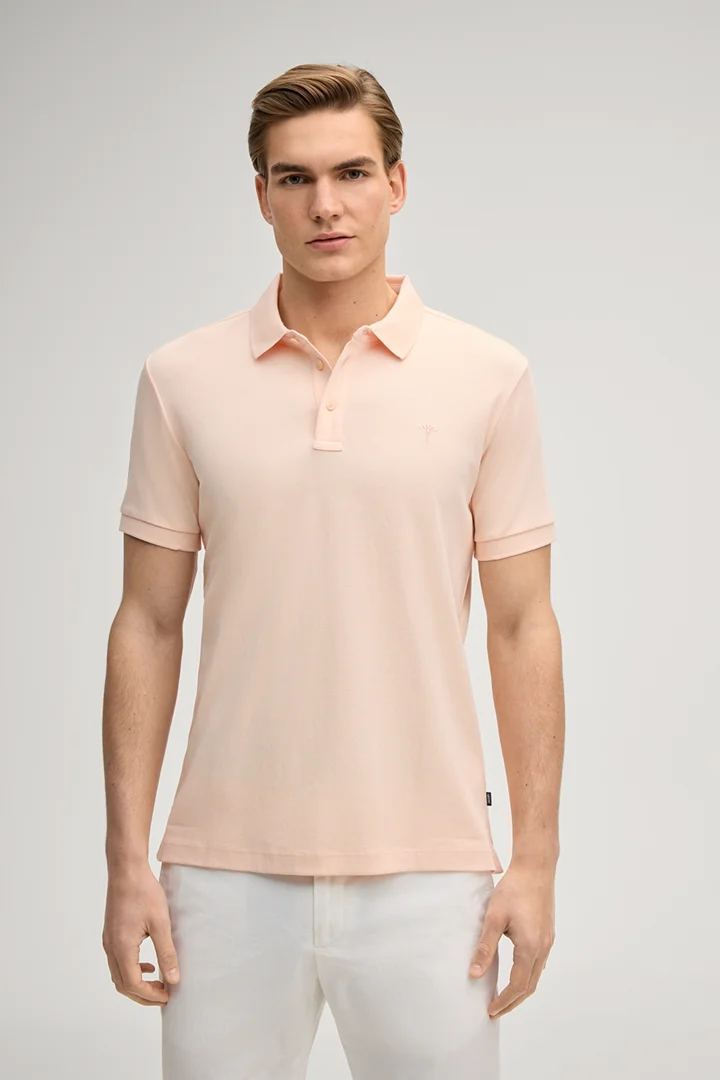 Leads to product detail page "Primo polo shirt in apricot"