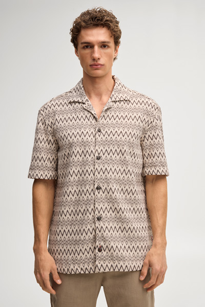 Leads to product detail page "Hanau short-sleeved shirt in beige and brown with a pattern"