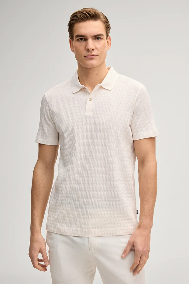 Führt zu Produktdetailseite „Poloshirt Jorge in Offwhite strukturiert"