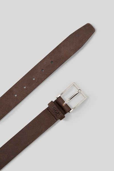 Leads to product detail page "Dark brown leather belt"