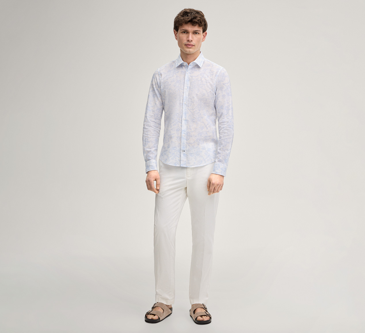 JOOP! präsentiert das Produkt Hemd Pit in Weiß/Hellblau gemustert aus der Kategorie Hemden