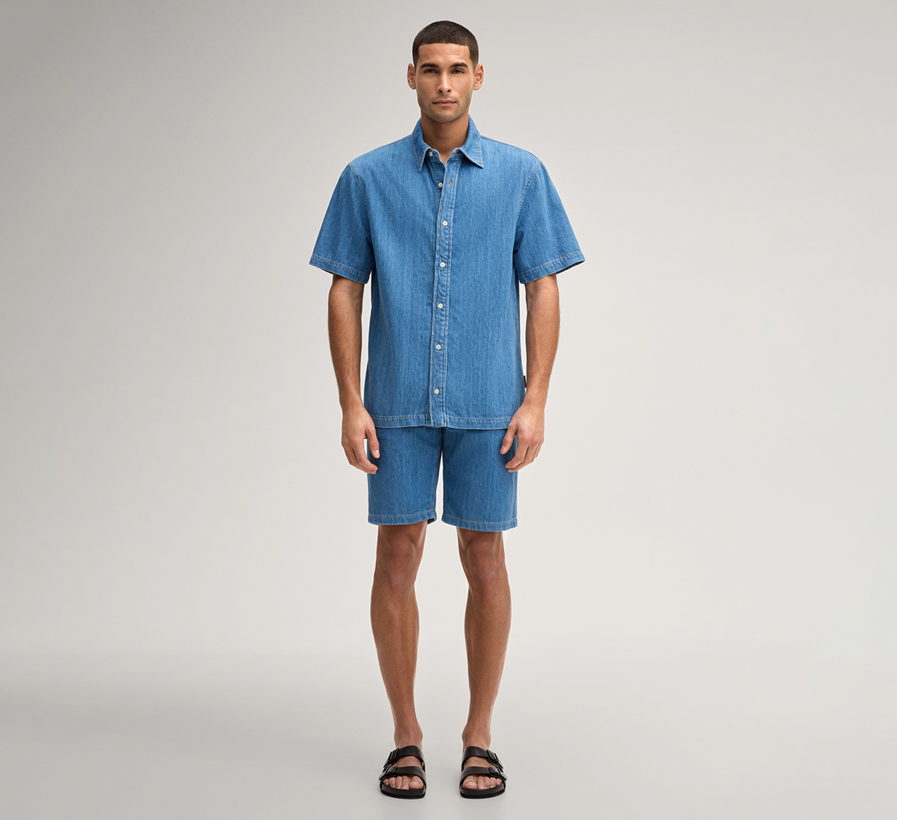 JOOP! präsentiert das Produkt Jeanshemd Javio in Mittelblau aus der Kategorie Hemden