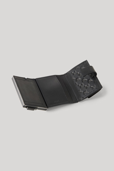 Leads to product detail page "Cerratano c-three e-cage wallet in black"