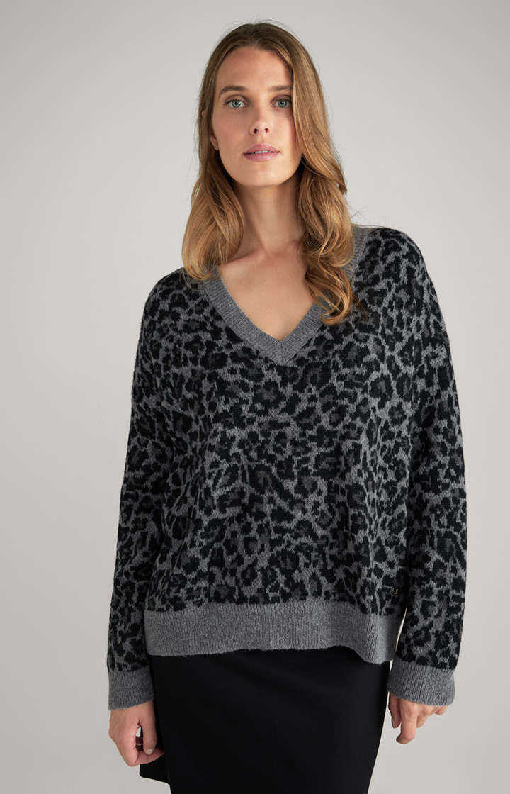 Wool Mix Knitted Pullover with Animal Print in Black/Grey