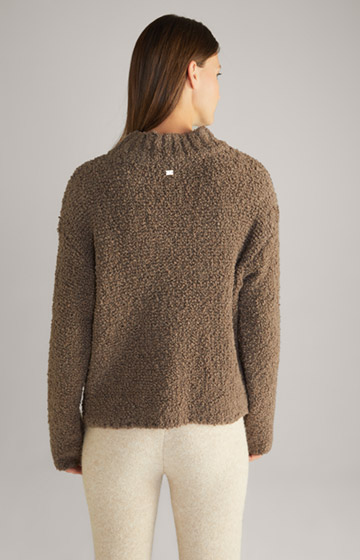 Sweter w kolorze brązowym