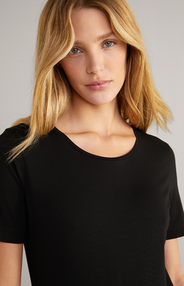 Tess Basic T-Shirt in Black