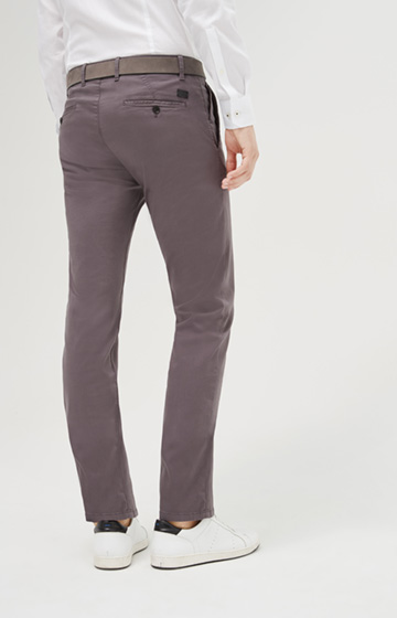 Chino Matthew in Grau