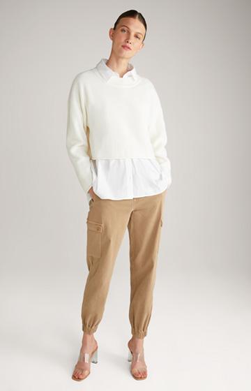 Sweter z dzianiny w kolorze kremowym
