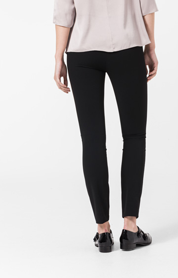 Stretchhose Peggie mit elastischem Bund in Schwarz