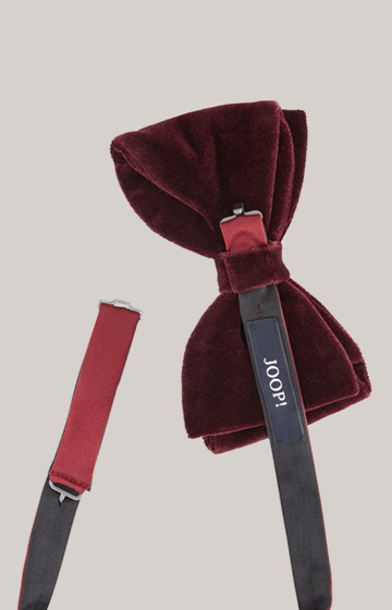 Velvet bow tie in dark red