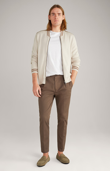 Chinos in brown