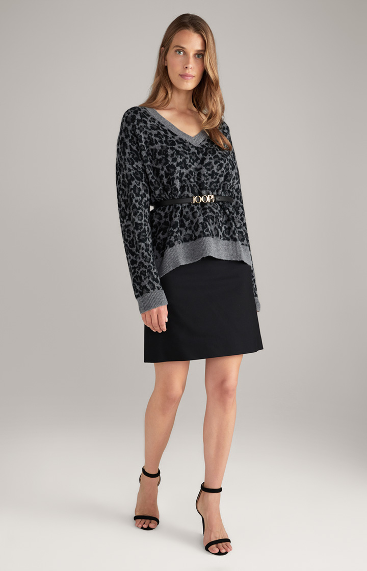 Wool Mix Knitted Pullover with Animal Print in Black/Grey