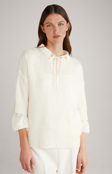 Sweter z dzianiny prążkowanej w kolorze przełamanej bieli