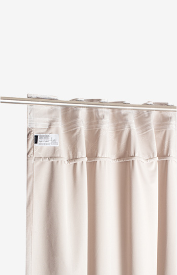 Ready-to-use Show curtain in beige