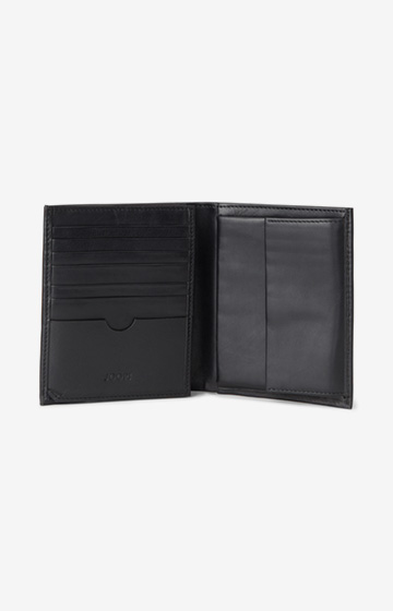 Leads to product detail page "Plutos Wallet in Black"