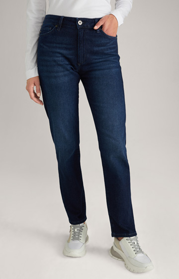 Jeans in a Dark Blue Washed Look