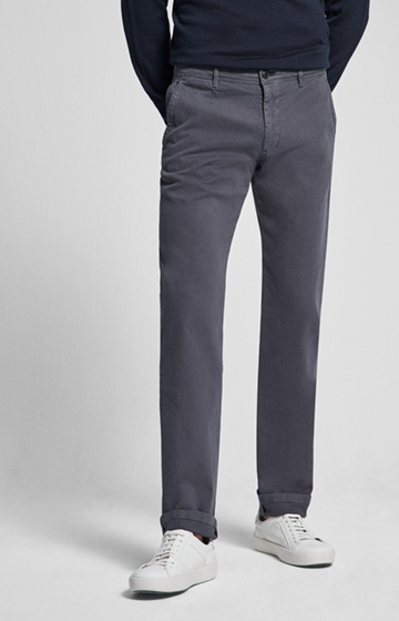 Chino Matthew in Grau