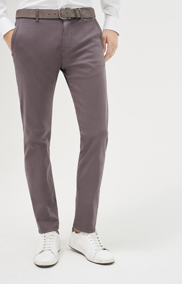 Chino Matthew in Grau