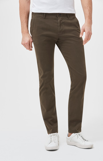 Chino Matthew in Oliv