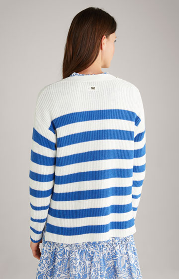 Sweter niebieski ze złamaną bielą w paski