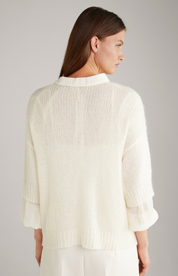 Sweter z dzianiny prążkowanej w kolorze przełamanej bieli