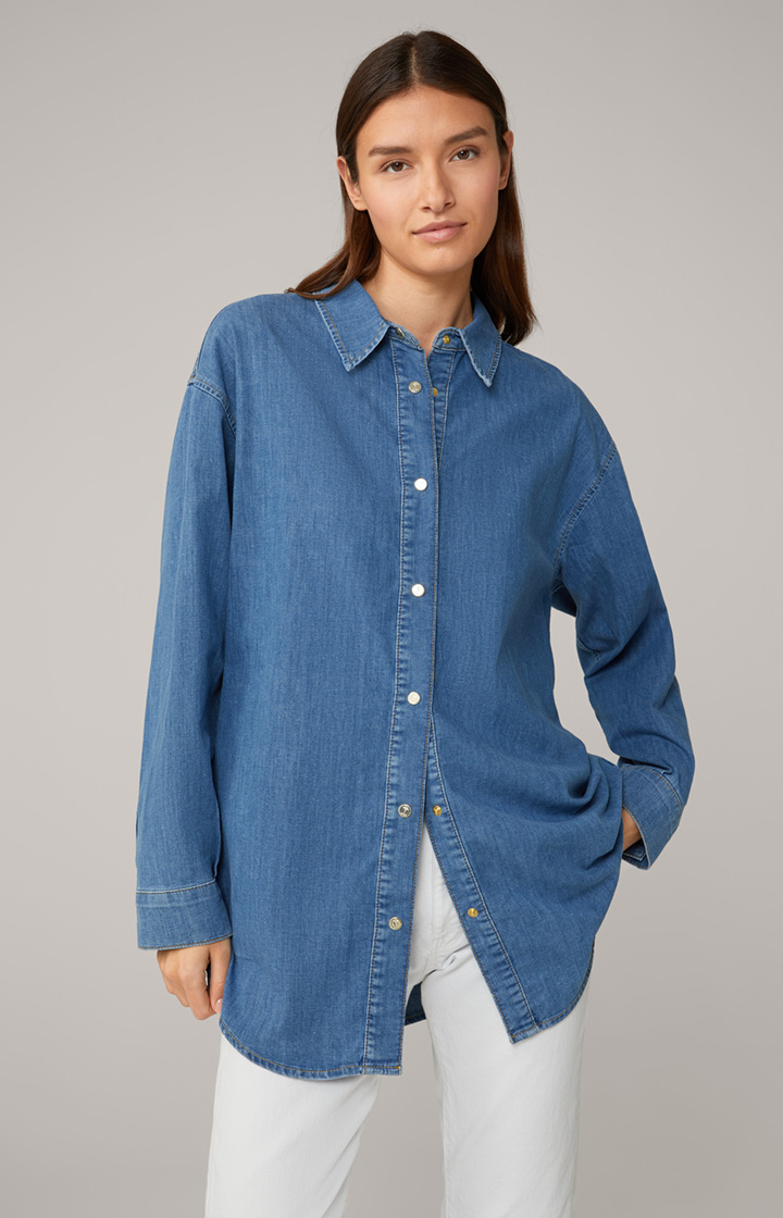 Koszula dżinsowa w średnim odcieniu niebieskiego