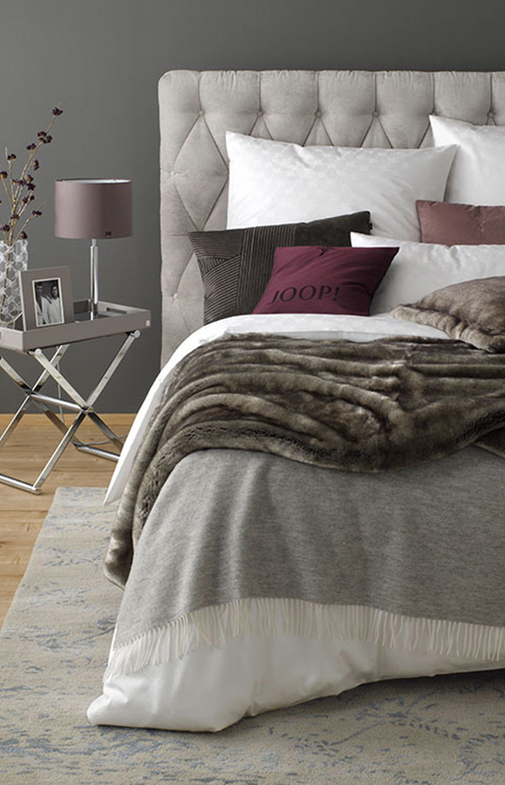 JOOP! presents the look with the products Small Homeline side table, grey-pink, Homeline picture frame (for photos 10 x 15 cm), grey-rosé and All-over crystal vase (30x10), white