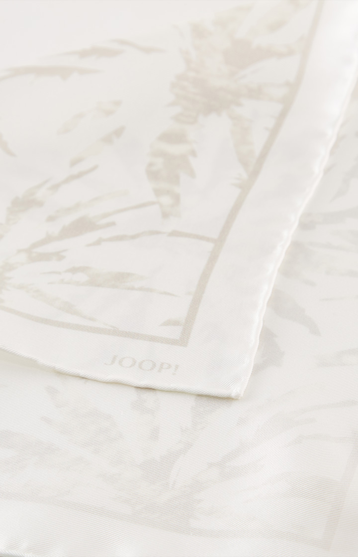 Silk pocket square in off-white