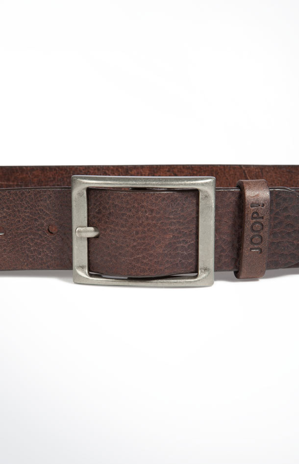 Finely Textured Cowhide Belt in Dark Brown