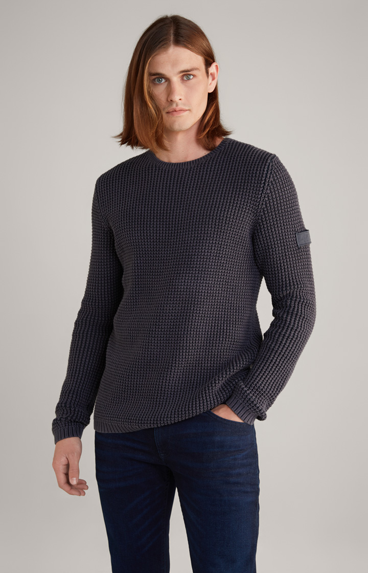 Knitted Pullover in Dark Blue