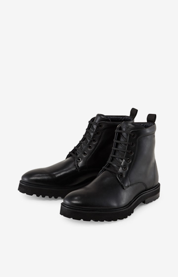 Boots Mario in Schwarz