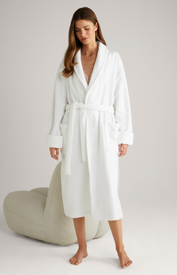 Damski płaszcz kąpielowy w kolorze białym