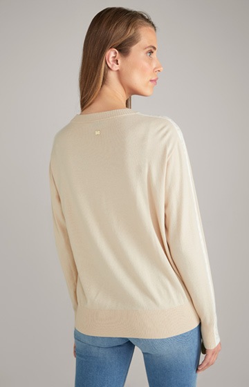 Sweter z swetry o drobnym splocie w kolorze jasnobeżowym