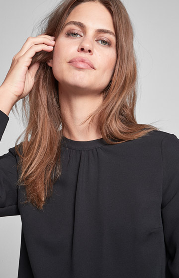 Crêpe-Bluse Bala in Schwarz